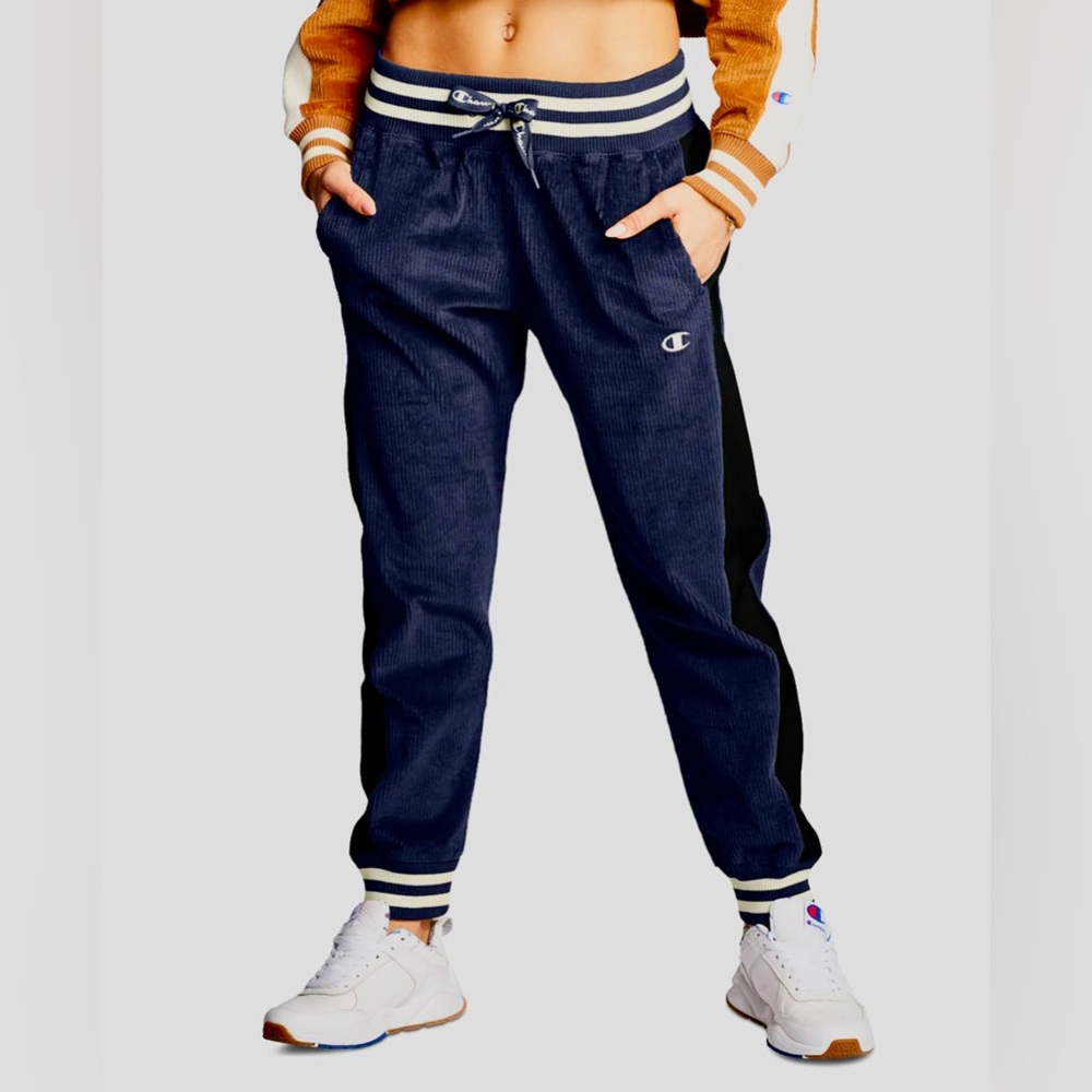 Women’s Champion Reverse Weave joggers. Size S ⭐️